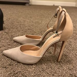 Schutz Womens Nude Closed Toe Heel size 8.5